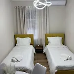 Elia 3 Boulevard Apartment
